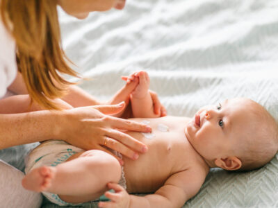 Hautpflege bei Neugeborenen Darauf sollten Eltern achten