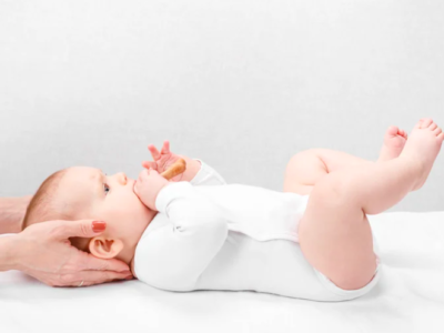 Ab wann können Babys ihren Kopf halten? Alles, was du über diesen wichtigen Entwicklungsschritt wissen musst