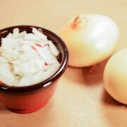 Zwiebel im Kinderzimmer bei Husten Natürliche Hilfe für kleine Atemwege