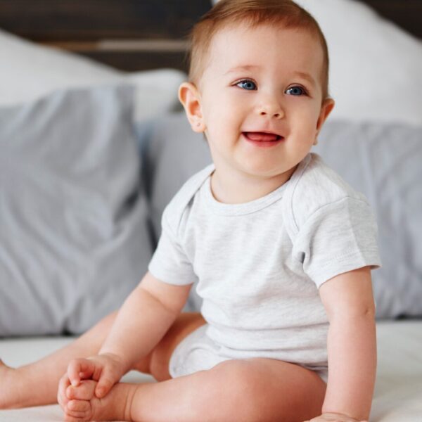Ab wann darf ein Baby auf dem Schoß sitzen Tipps für Eltern