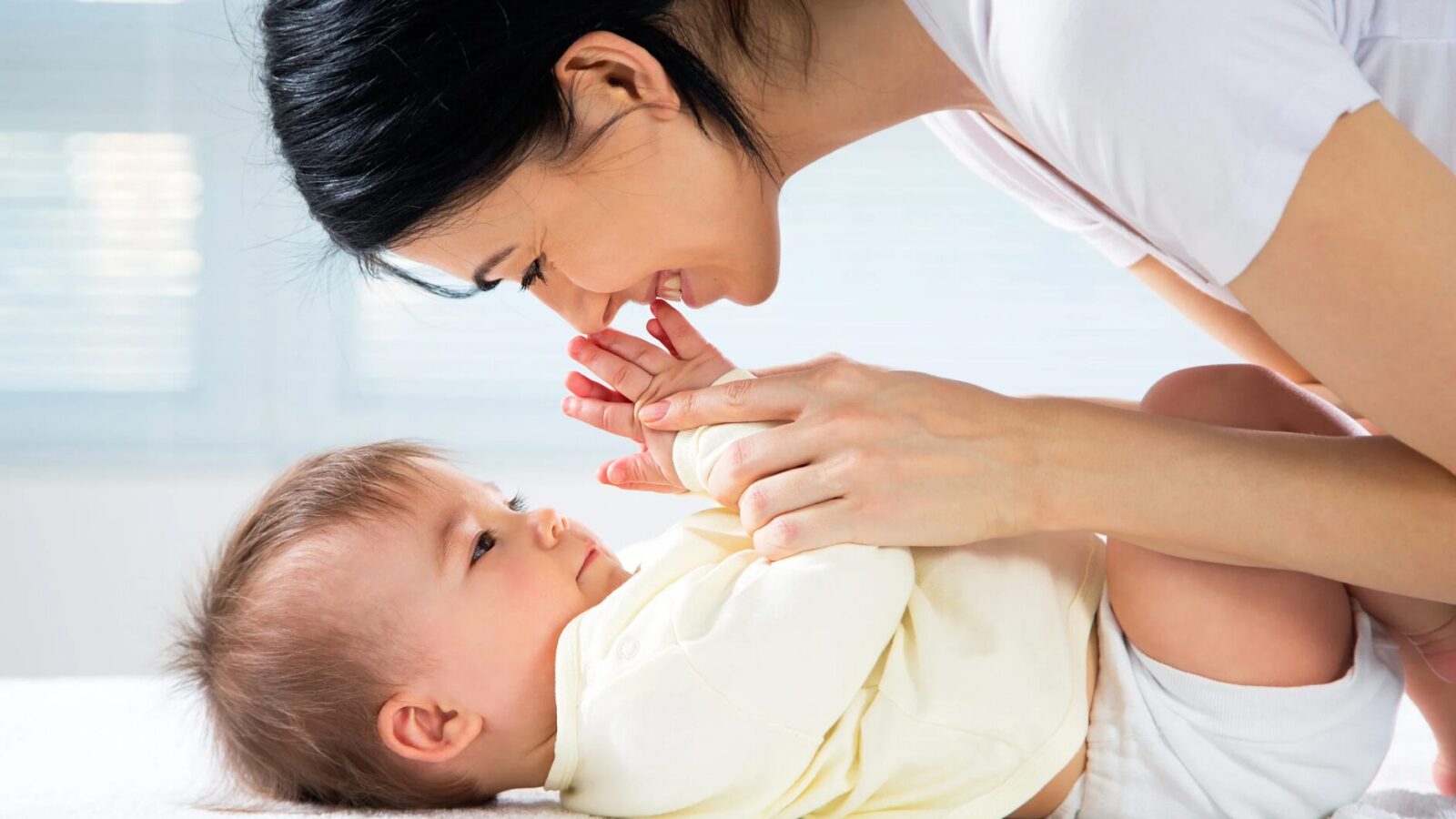 Was können Babys mit 4 Monaten Die aufregendsten Meilensteine im vierten Monat