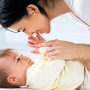 Was können Babys mit 4 Monaten Die aufregendsten Meilensteine im vierten Monat