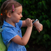 Kinder Smartwatch mit GPS: 5 Modelle im Test – nur eines schützt Ihre Daten